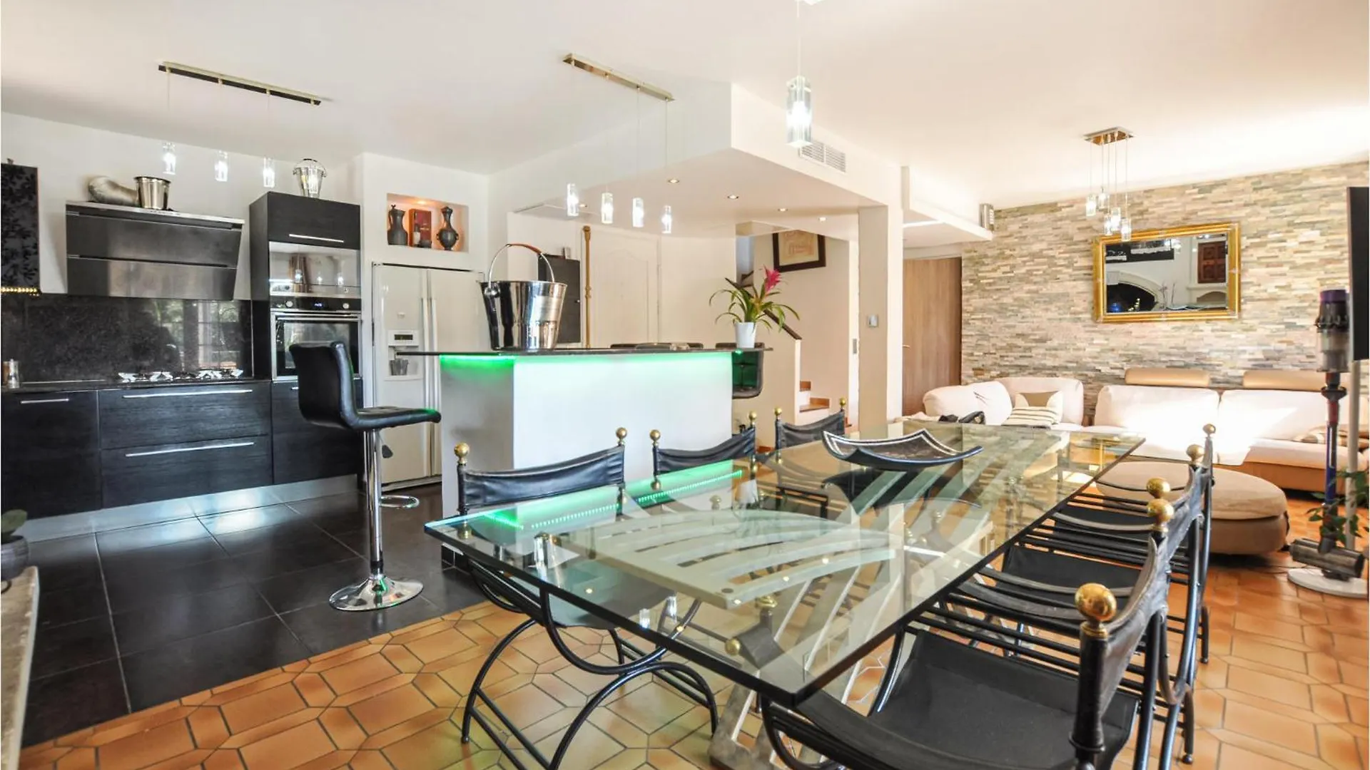 4 Bedroom Beautiful Home In Mougins 0*,  Fransa