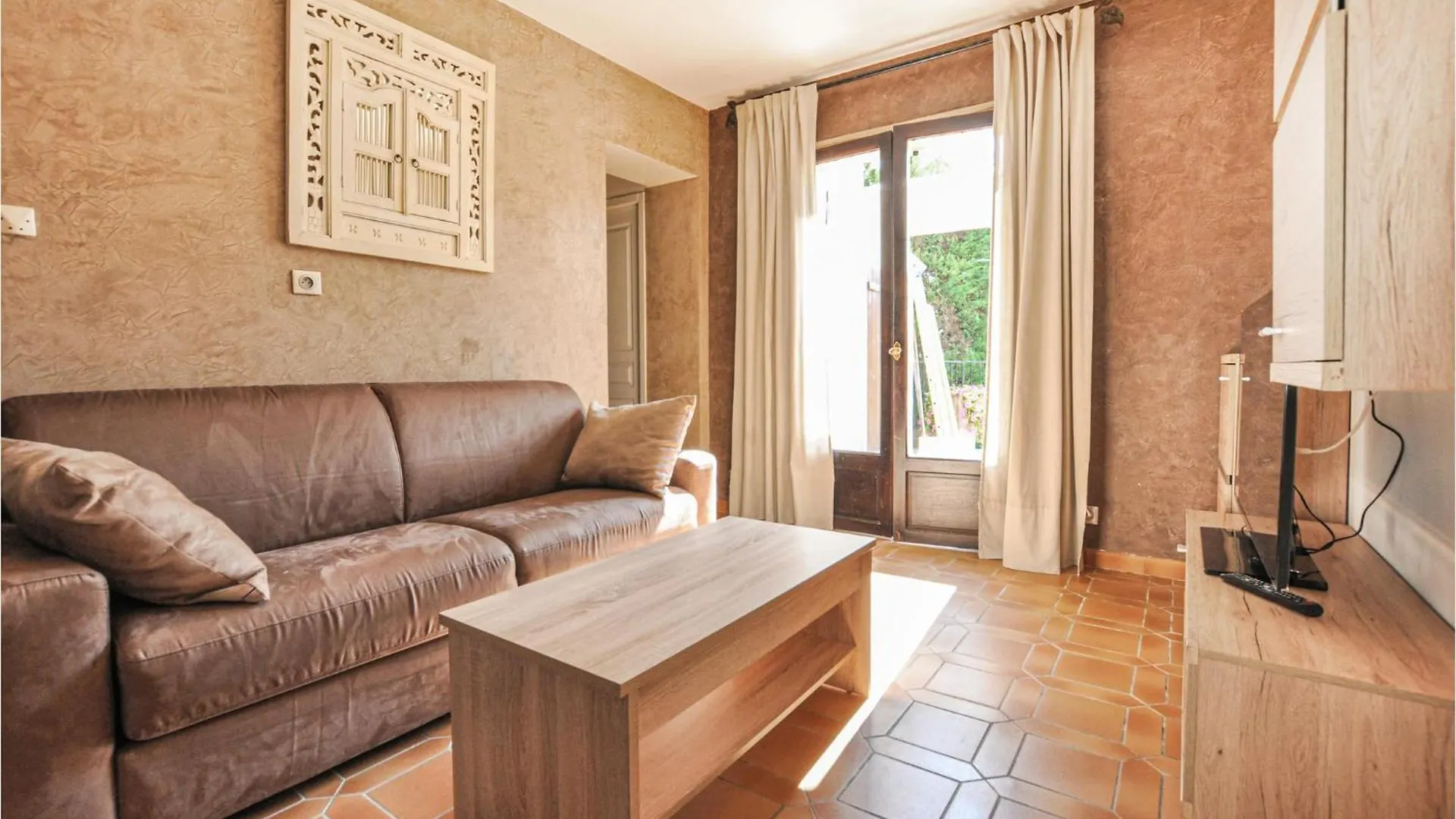 4 Bedroom Beautiful Home In Mougins 0*,