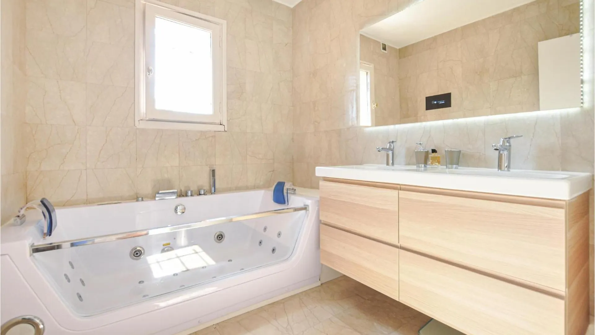 4 Bedroom Beautiful Home In Mougins Holiday home