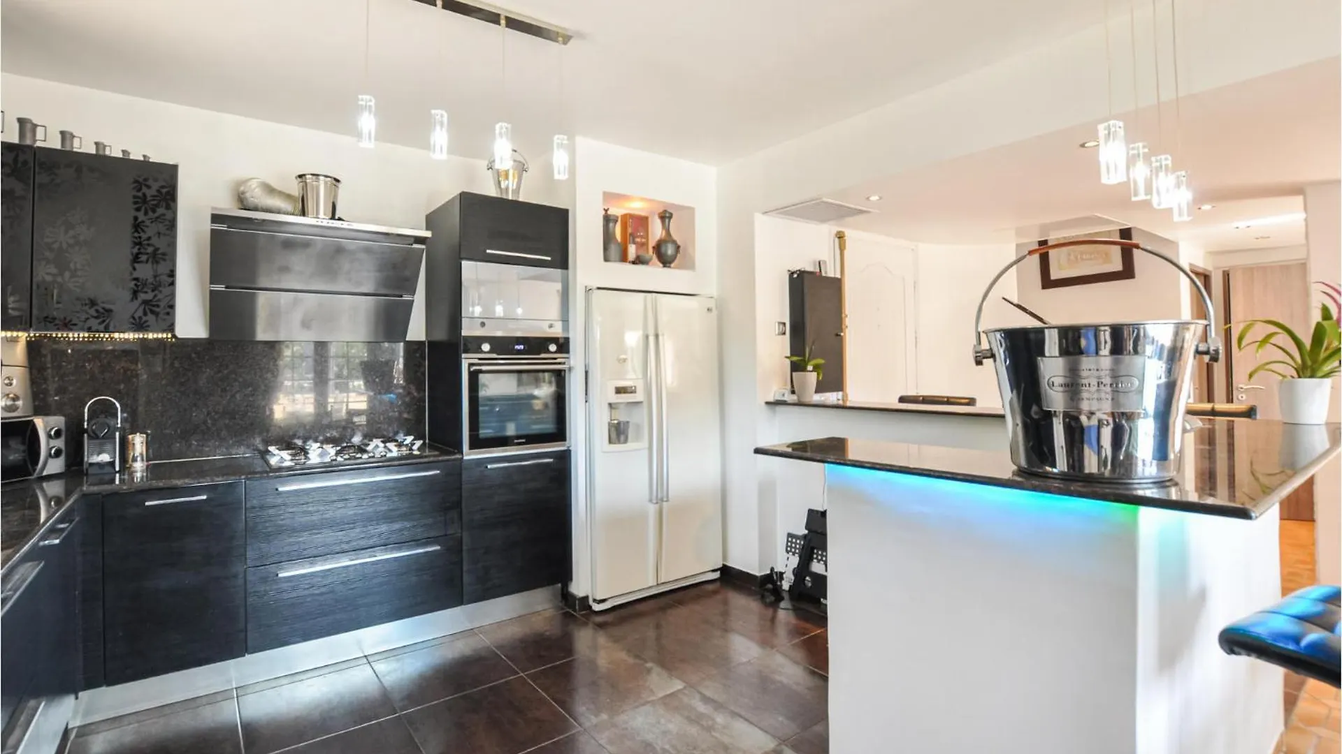 4 Bedroom Beautiful Home In Mougins